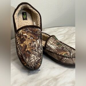 Western Chief Men's Realtree Sumner Slipper
size 10
$38